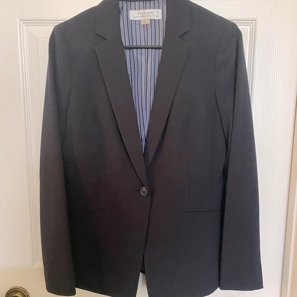Tahari woman’s blazer - Picture 1 of 3